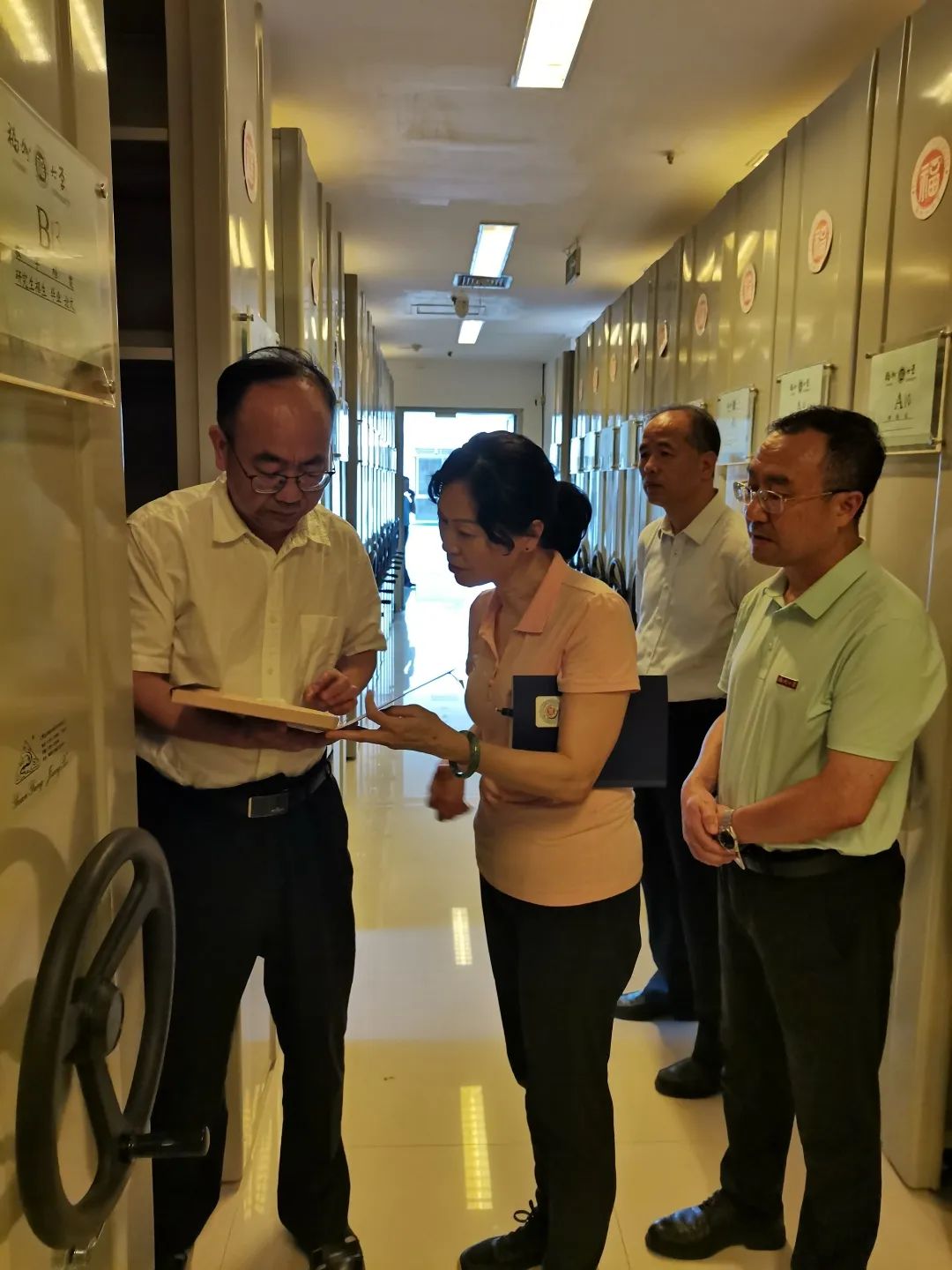 省档案局卓兆水局长到福州大学调研