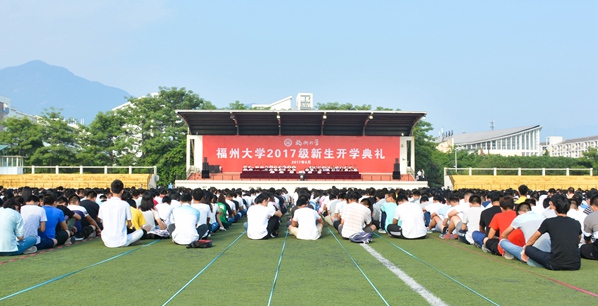 4 开学典礼现场 郑曼如 摄