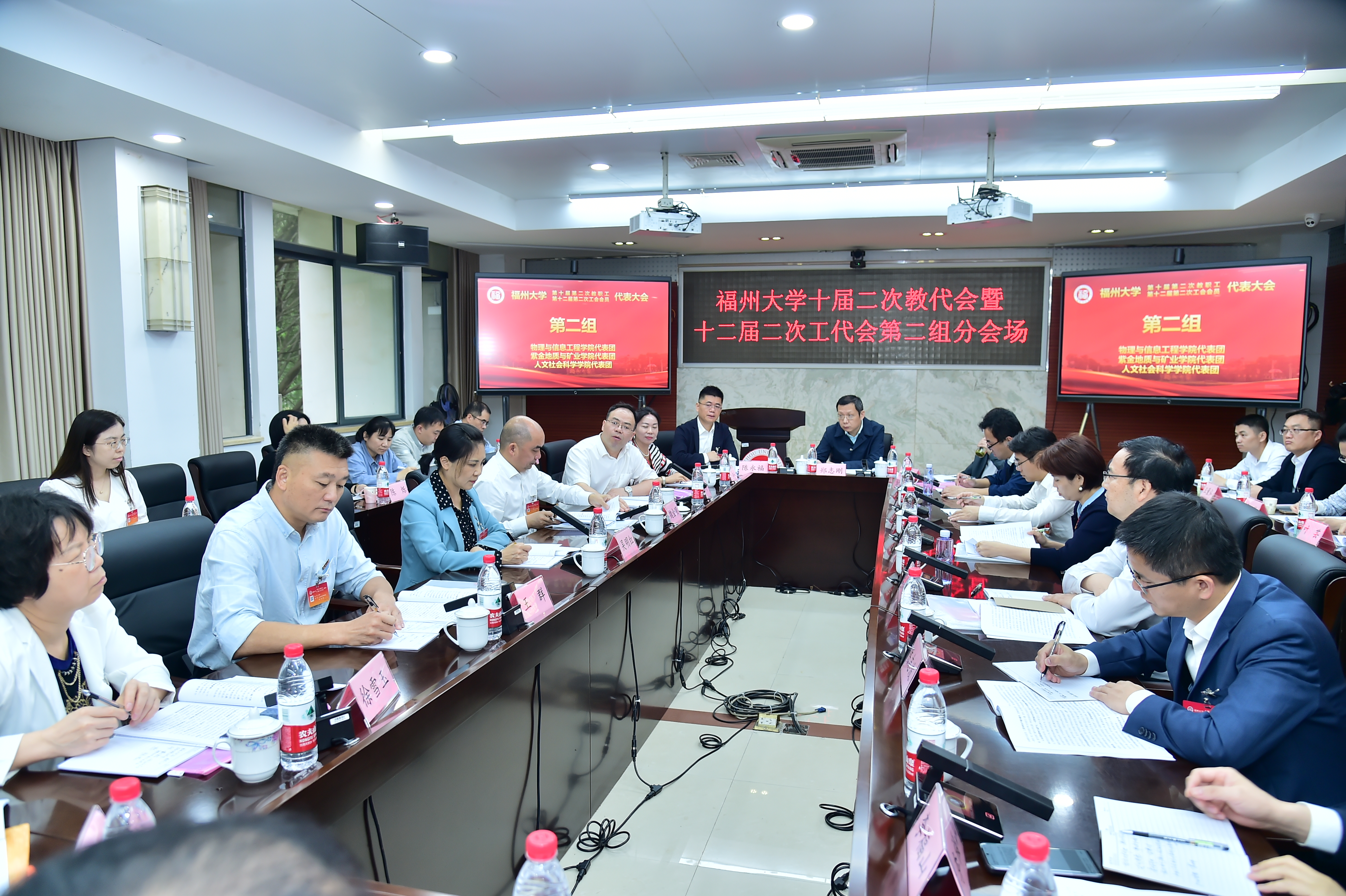20240426教代会分组讨论校长.jpg