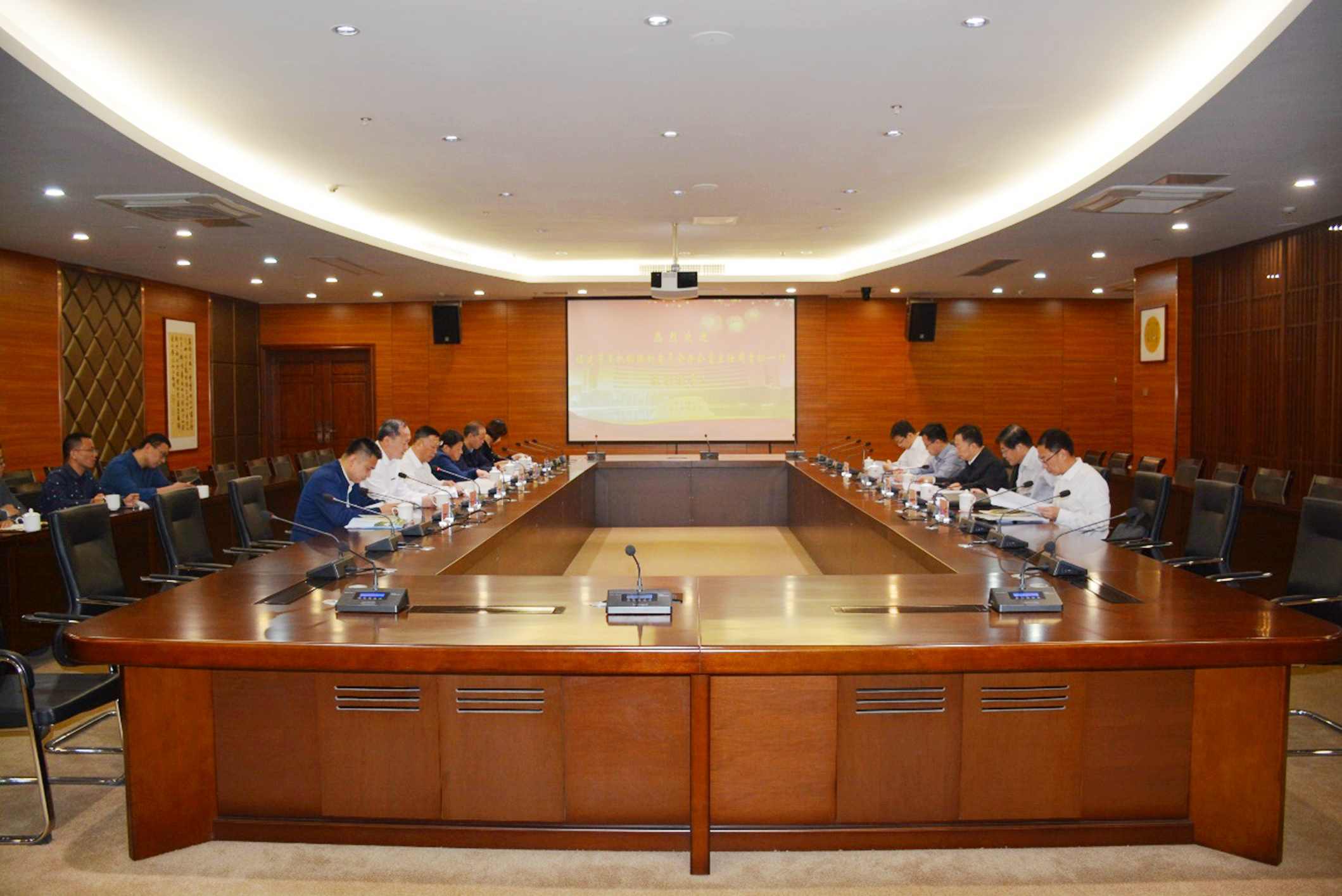 福建省委机构编制委员会办公室主任周青松一行来校调研.jpg