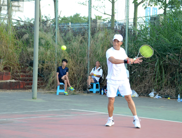 反弹侧击 王旭东摄1