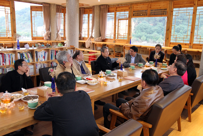 座谈会