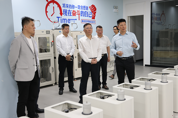 20250418校党委陈国龙书记赴厦门走访校友企业开展访企拓岗3厦门工艺美术学院.png
