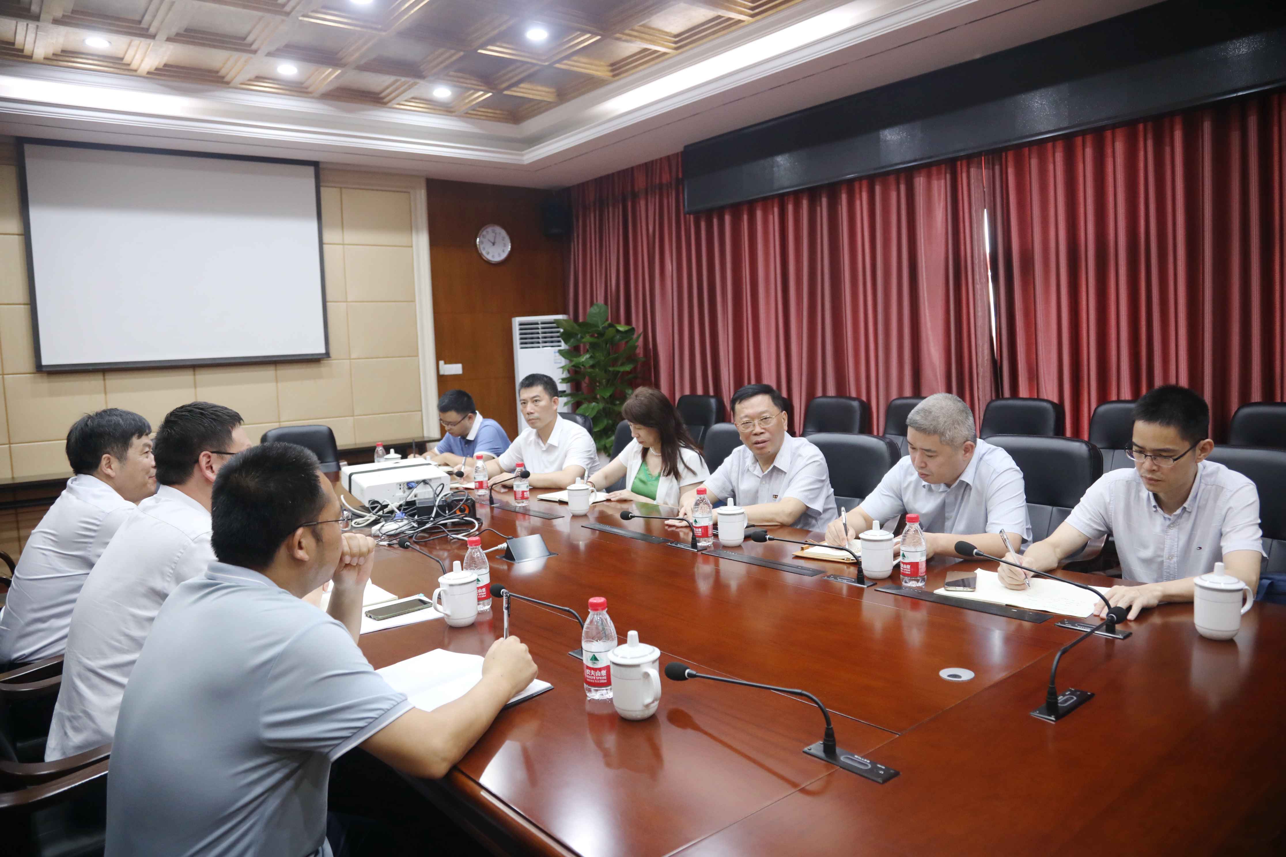 陈国龙书记看望慰问党员高层次人才陈誉教授 (2).jpg
