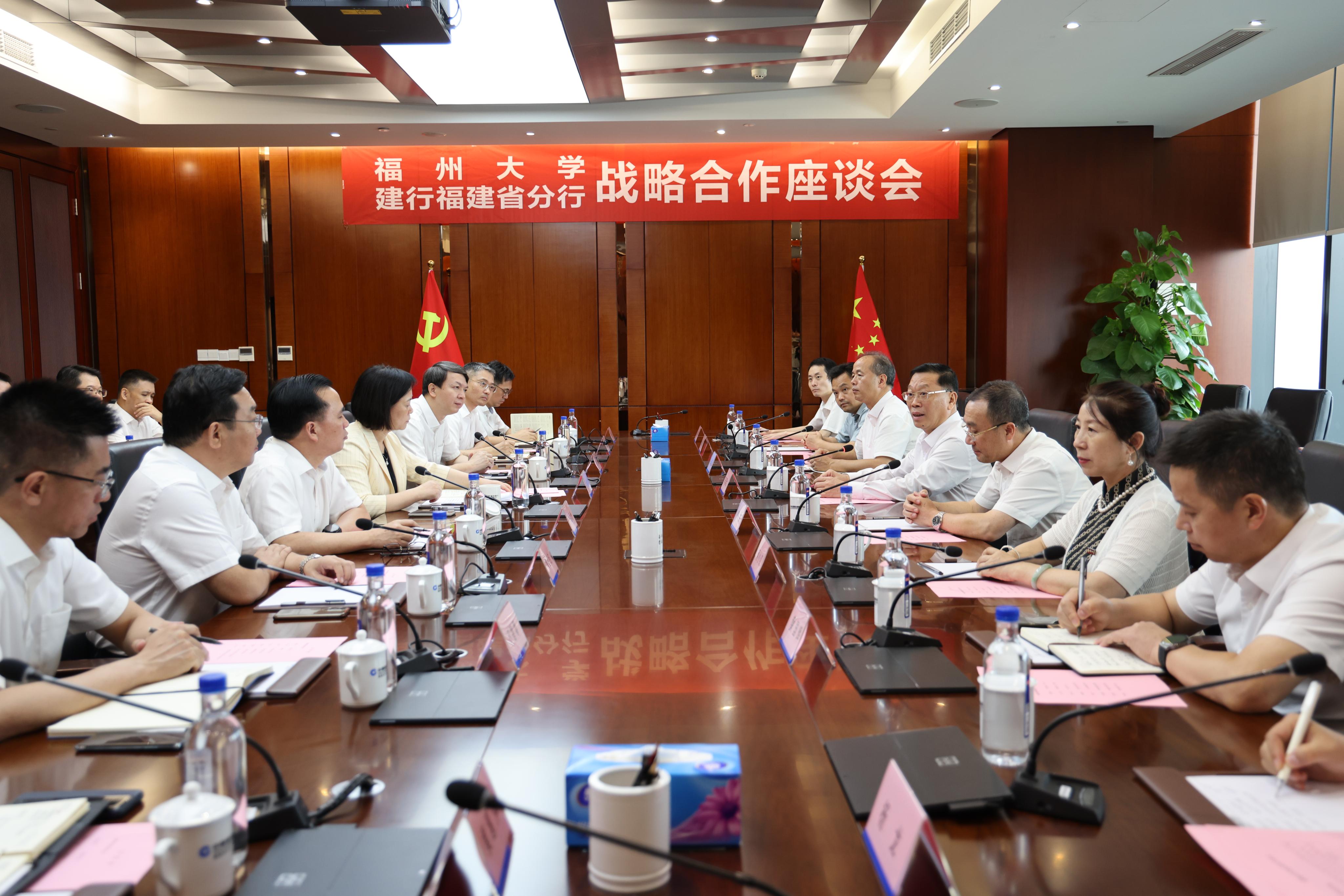 座谈会现场-李连富.jpg